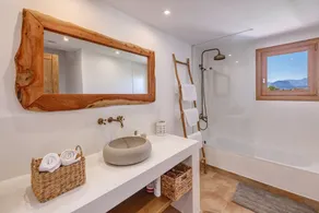 Modern, Renovated Country House with Wi-Fi, Pool, Terraces & Large Garden - Image 3