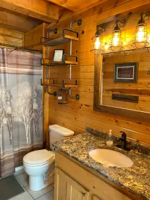 Charming Log Cabin with Wood Burning Fireplace – 1 mile from Downtown Hayward - Image 4