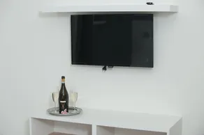 Seaside Luxury Suites - Image 5