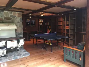 Maison privée entourée de 180 acres de forêt sur le port d'Otter, au Cap-Breton - Image 2
