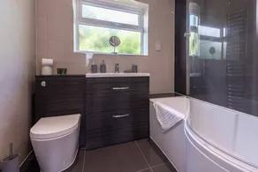 Bagworth House - Spacious 4BR Bungalow in Leicestershire - Image 2