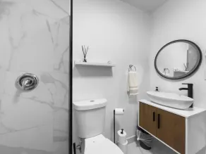 Cozy 4-Bed Retreat for Groups of 8 in Santurce - Image 4