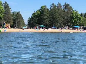 Smukt sommerhus kun få minutter fra The Twin Lakes & Beach - Image 4