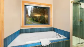Rustic Ski-In/Ski-Out Townhome- Private Hot Tub, Game Room, Heated 2 Car Garage - Image 4