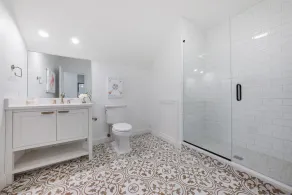 Boutique Style Condo Near Downtown Waterfront - Image 5