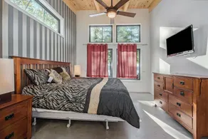 Sandy beach house property in Ottawa Valley - Image 4