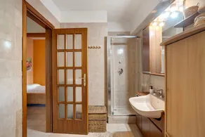 Ferienhaus \"Casa Vacanza il Noce\" mit Innenpool, 4 Balkonen & WLAN - Image 4