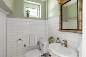 Delightful seaside house with large secluded rear garden sleeps maximum 8 people - Image 2