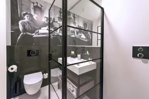 Apartamento exclusivo com cozinha e casa de banho privativas, inspirado na arte abstrata de Lena Mil - Image 2