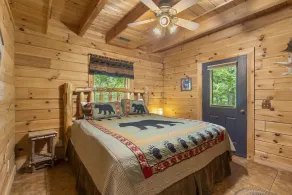 Afsondret Amazing Cabin, Perfekt beliggenhed, Hot Tub, dæk med udsigt, Loft, Game Bord, I n��rheden af ​​Big Cedar Trophy Buck - Image 5