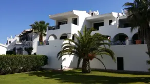 Apartment on a golf with private solarium, near the beach - Image 5