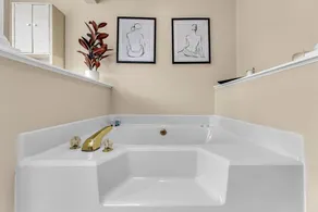 Luxury Home! Sleep Up To 12! Close to everything! - Image 5