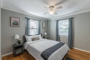 Enchanting historic townhouse by CozySuites - Image 5