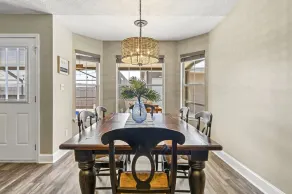 Poolside Retreat! Private pool & hot tub! Only 5 min to Beach! - Image 4