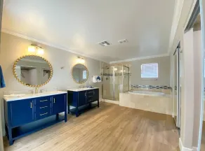 Spacious Home with privatePool & covered partio, chef's kitchen, 10min to dwtn - Image 4