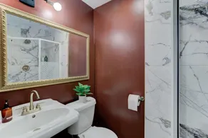 Tiny Trendy Traveler's Studio in Historic Midtown! - Image 4