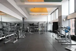 Luxe West Loop Studio w/ Gym, Pool, Coworking, walk to UIC, by Blueground - Image 5