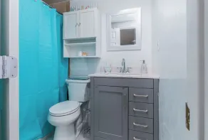 King's Cozy Guest Suite - Image 2