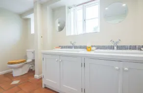 Two properties next door to each other with a games room, hot tub and bicycles - Image 4
