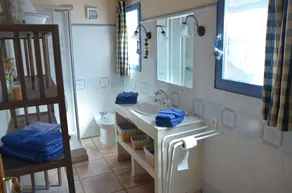 Chambres d'hôte de charme proche de la mer et de la montagne. cHAMBRE 1 - Image 3