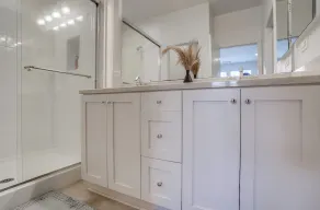 Cozy Entire 2 Bedroom Townhouse - Image 4