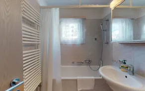 Popular apartment house centrally located in Celerina. - Image 2