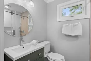Terrific 3BR/2BA Tarpon Cottage! Great Location! Amenity access included - Image 4