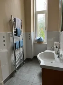 Super Spacious Victorian 3 BR main door flat Shawlands/Hampden Park near by - Image 3