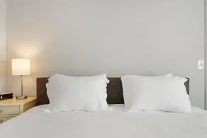 Clean 3 Bedroom home - Image 5