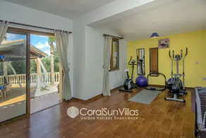 Fab Villa in Coral Bay, short distance to Beach and Amenities, Villas for GROUPS - Image 2