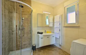 Hermoso apartamento de 2 dormitorios en. - Image 2