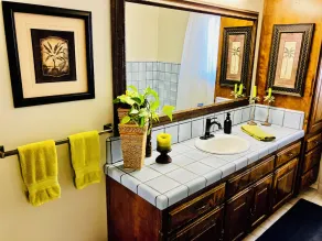 Tropical Retreat Close to Beach - Image 2