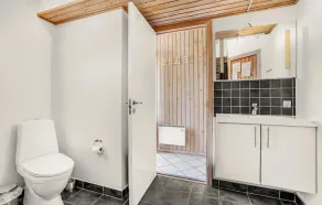 Gorgeous home in Sjølund with WiFi - Image 5