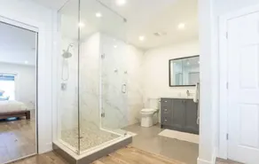 Luxury Modern Waterfront Cottage - Image 4