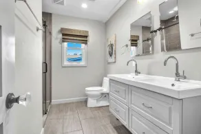 Farmhouse at Turtle Creek by Oak Island Accommodations - Image 2