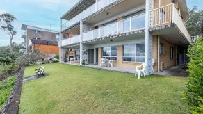 Quarterdeck 1 12 Magnus St fantastic unit with spectacular views - Image 5