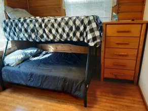 Cozy 2 Bed 2 Bath Cabin located next to Three Bears Resort in Warrens Wisconsin - Image 5