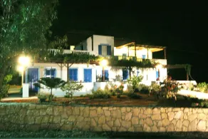 Captivating 1-Bed Apartment in Lefkos - Image 5