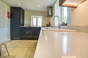 Stunning 2BR Cotswold Cottage in Adderbury - Image 2