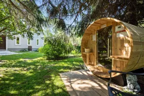 Luxury POCONO CASTLE  w/ ESCAPE ROOM, Private Pond, Boats, Sauna & Hot Tub - Image 4