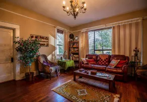 Room Rental Near Downtown Sulphur Springs - Historic Mitchell House - Image 3