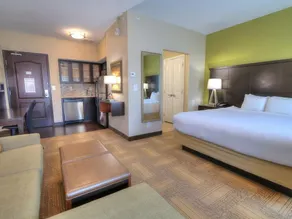 King Studio w/ Kitchen | Pool, Breakfast & Gym - Image 4