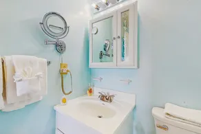Magnifiquement condo en bord de mer avec accès direct à la plage et piscine / bain à remous partagés! - Image 2