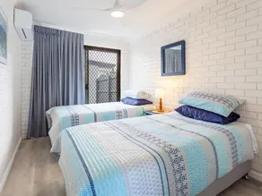 Relax & unwind in the \"Beach House\" - Image 5