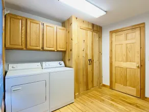 Cozy, lake view cottage in Ellsworth, Maine! - Image 2