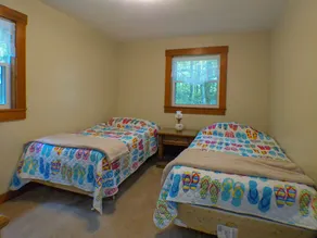 Discover Lazy Acres in Nobleboro: a cozy 2-bedroom retreat by the water. - Image 5