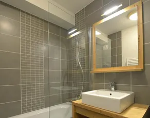 Wifi, ski-in/ski-out & foot of the slopes, swimming pool, hammam, terrace, balcony, tv, ski locker - Image 3