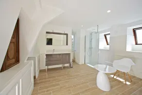 Stunning chateau, built in 1611, beautifully renovated, furnished and equipped. - Image 3