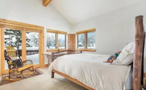 Beautiful home with views - Image 3