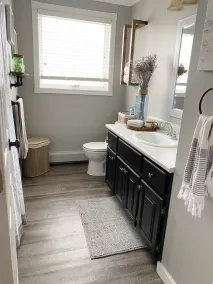 Cozy family home. Min to downtown, beaches, golf, and trails! - Image 3